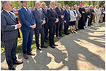 W hodzie patriotom - 14.05.2023. Niemcza osonicie skweru Pary Prezydenckiej Marii i Lecha Kaczyskich oraz tablicy z now nazw Placu Rotmistrza Aleksandra Hrynkiewicza.



